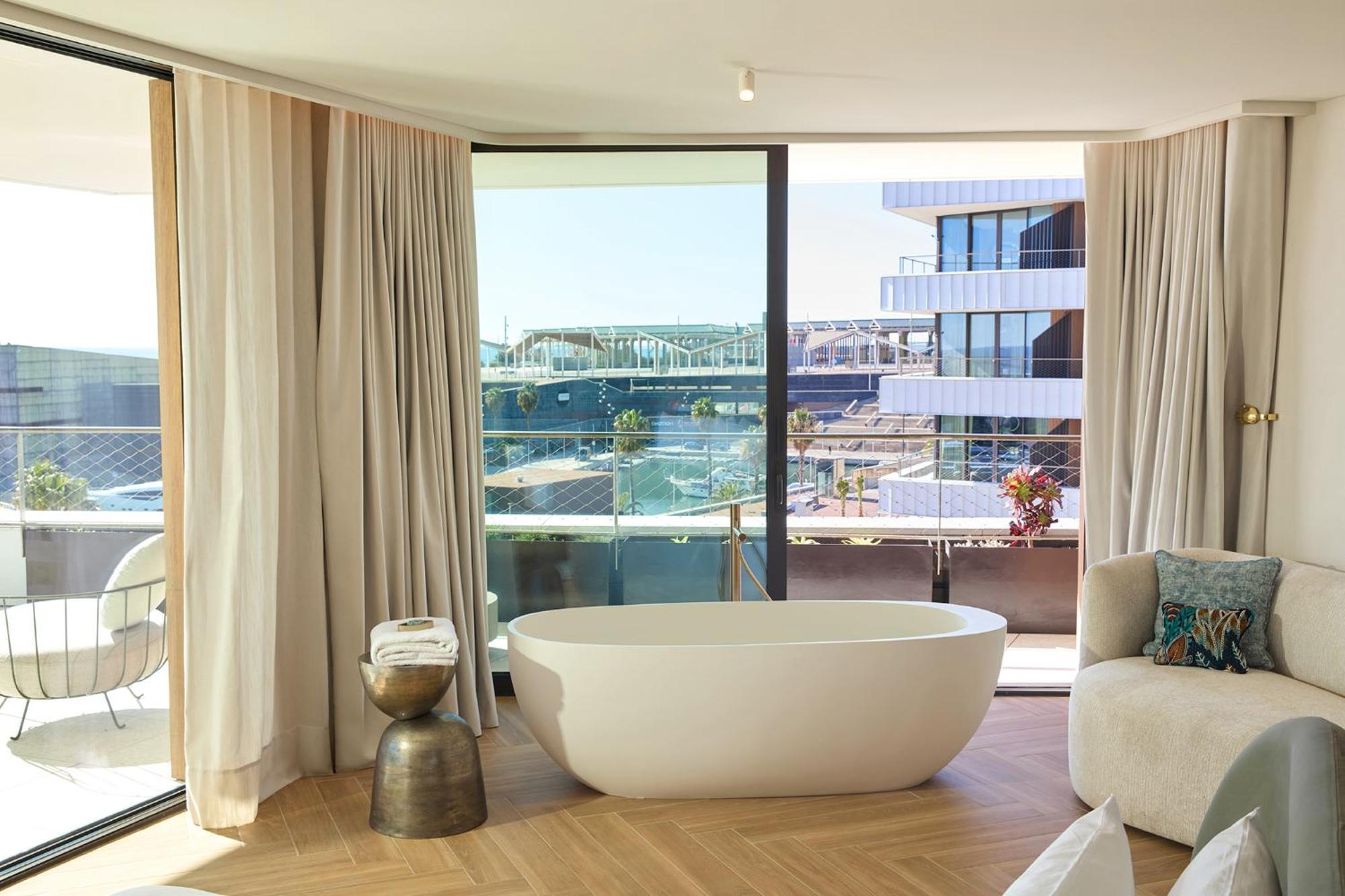 Sls Barcelona Hotel Бадалона Екстериор снимка